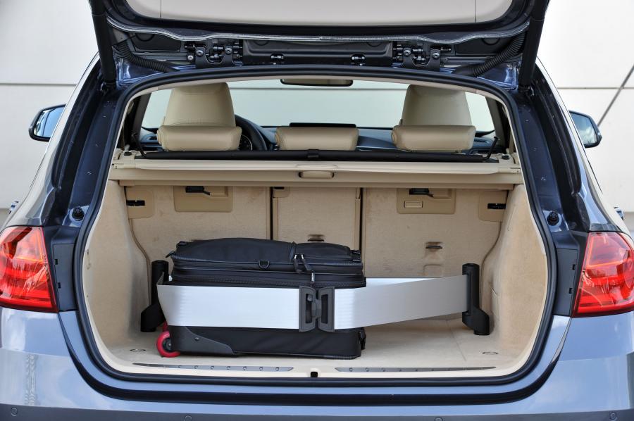  BMW 328i Touring Luxury 2012 года  (фото 34 из 200)